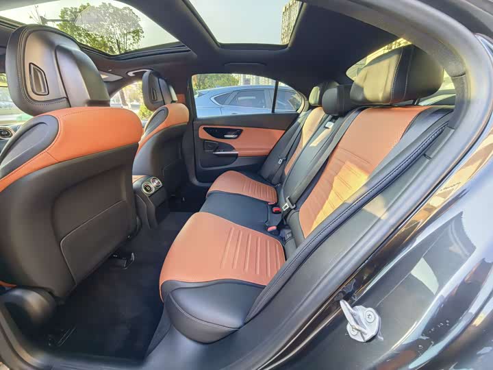 Фото 9 - Mercedes-Benz C-Class