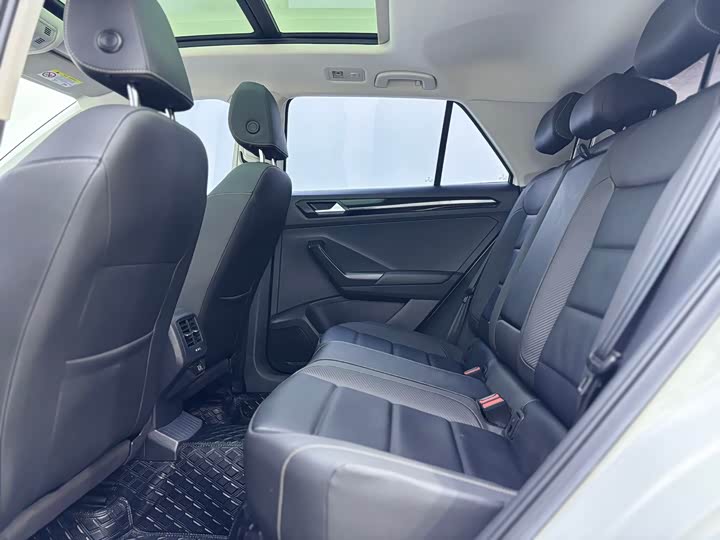 Фото 5 - Volkswagen T-Roc