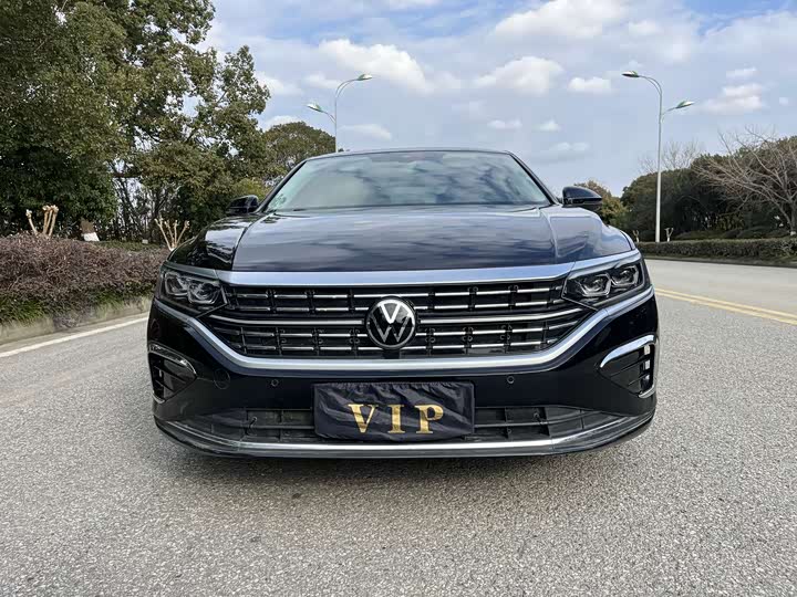 Фото 2 - Volkswagen Passat