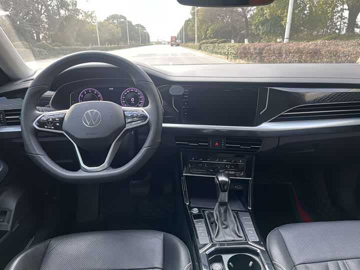 Фото 8 - Volkswagen Passat