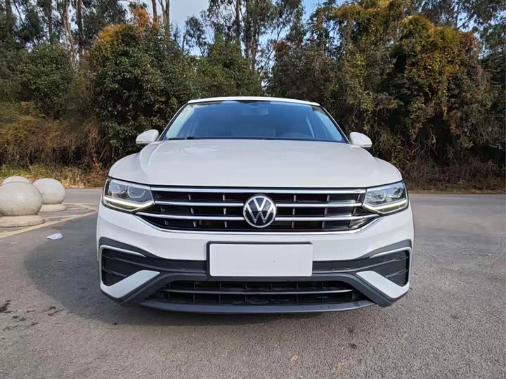 Фото 2 - Volkswagen Tiguan L Pro