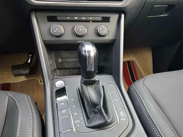 Фото 8 - Volkswagen Tiguan L Pro