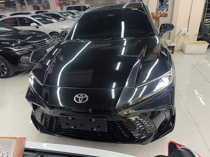 Фото 3 - Toyota Camry