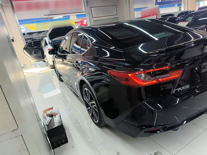 Фото 5 - Toyota Camry