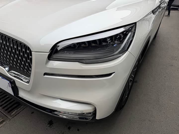 Фото 4 - Lincoln Aviator