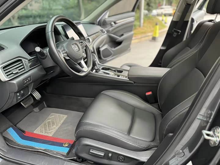 Фото 4 - Honda Accord