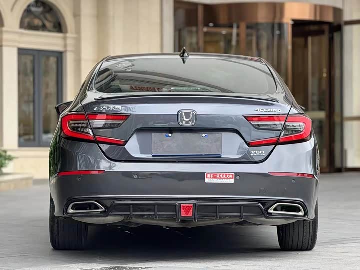 Фото 8 - Honda Accord