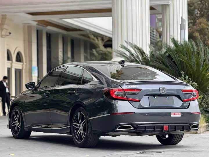 Фото 9 - Honda Accord