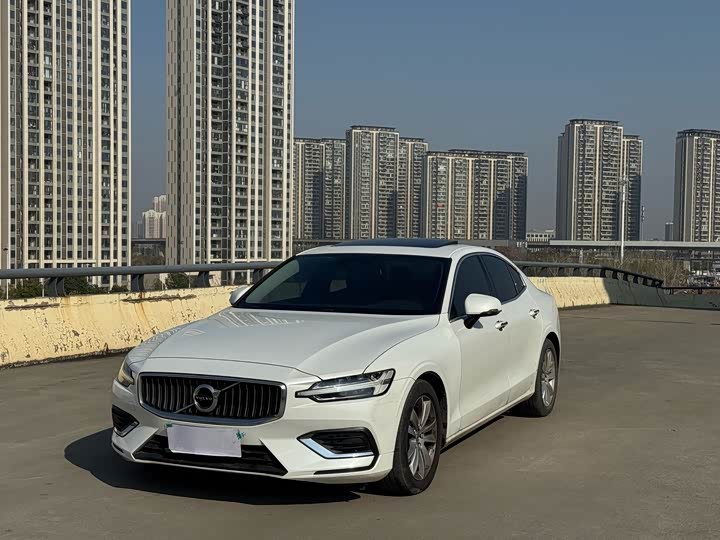 Фото 1 - Volvo S60