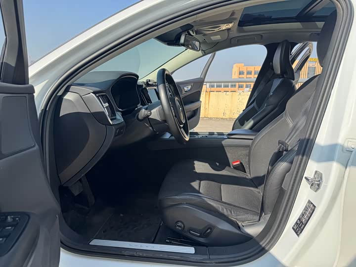 Фото 4 - Volvo S60