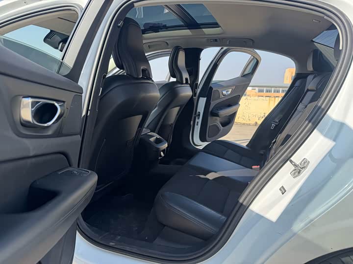 Фото 9 - Volvo S60