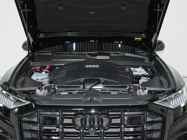 Фото 6 - Audi Q8