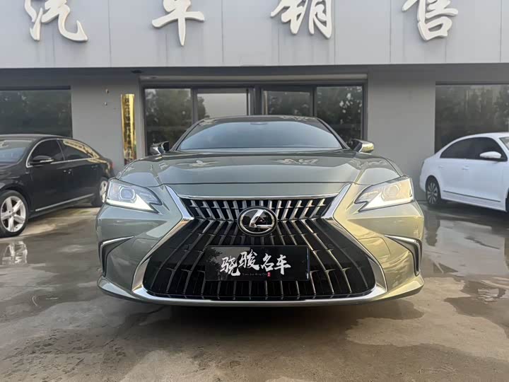 Фото 2 - Lexus ES