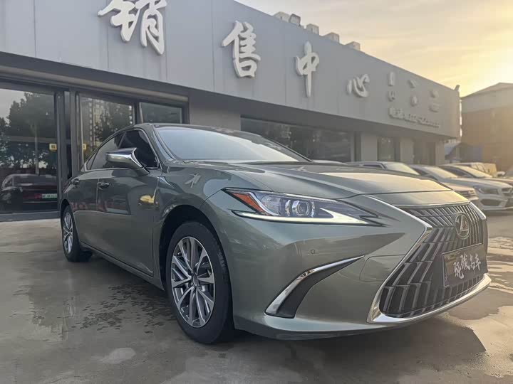 Фото 3 - Lexus ES