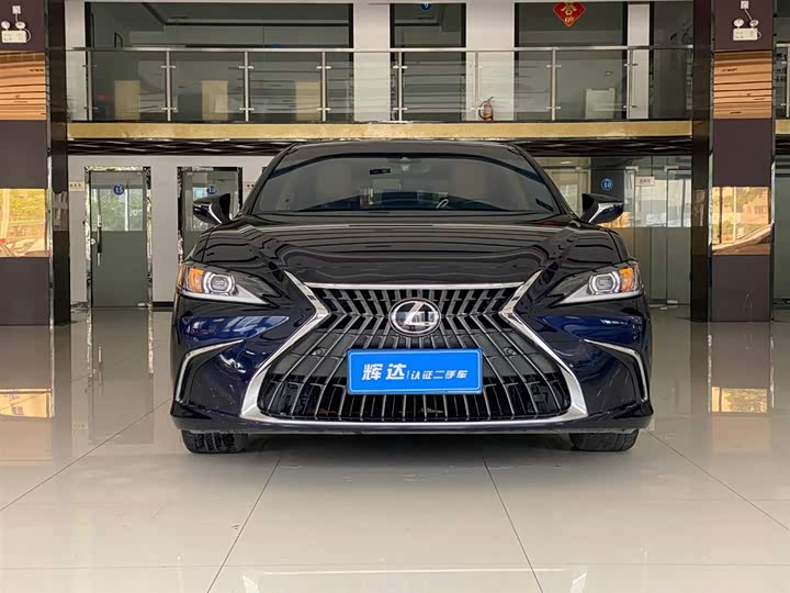 Фото 2 - Lexus ES