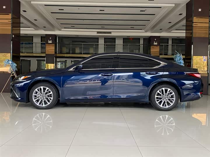 Фото 4 - Lexus ES