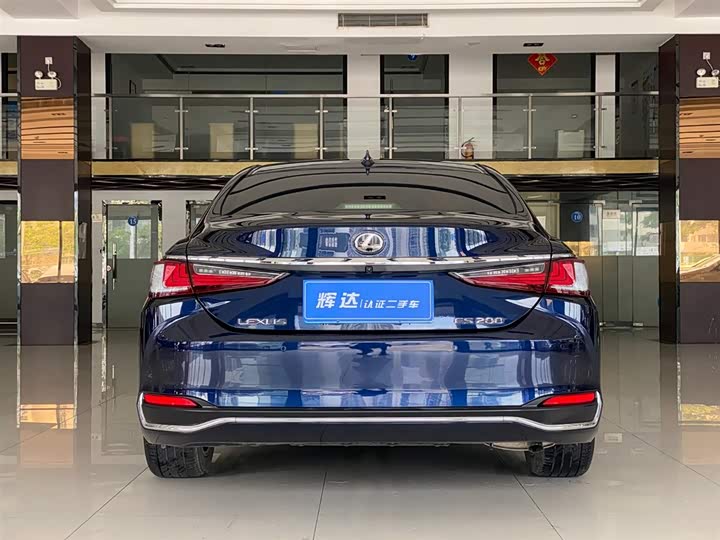 Фото 6 - Lexus ES