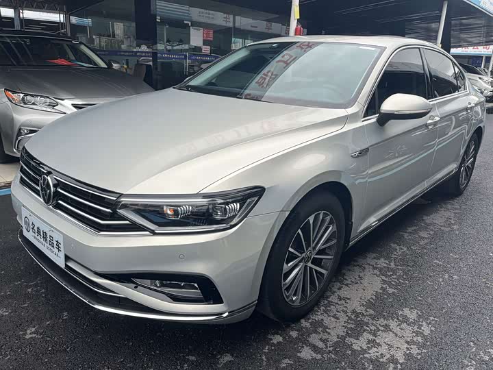 Фото 1 - Volkswagen Magotan