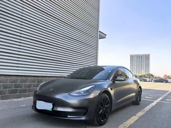 Фото 1 - Tesla Model 3