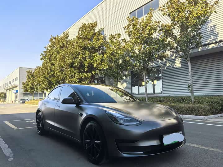 Фото 3 - Tesla Model 3