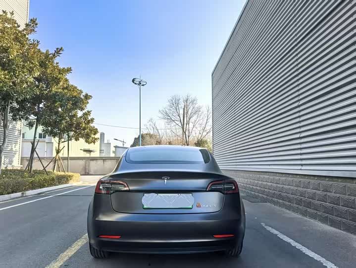 Фото 4 - Tesla Model 3
