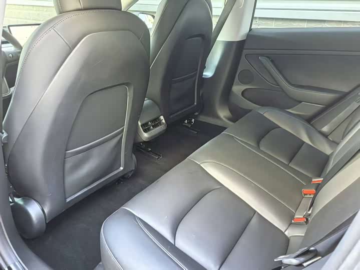 Фото 8 - Tesla Model 3