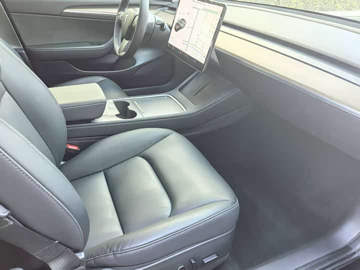 Фото 9 - Tesla Model 3