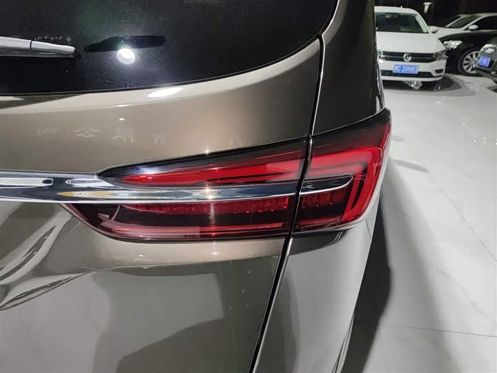 Фото 8 - Buick GL8 ES