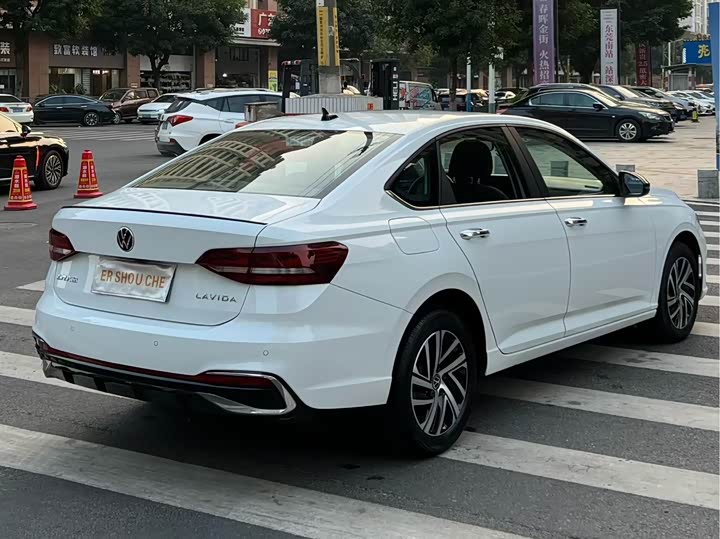 Фото 9 - Volkswagen Lavida