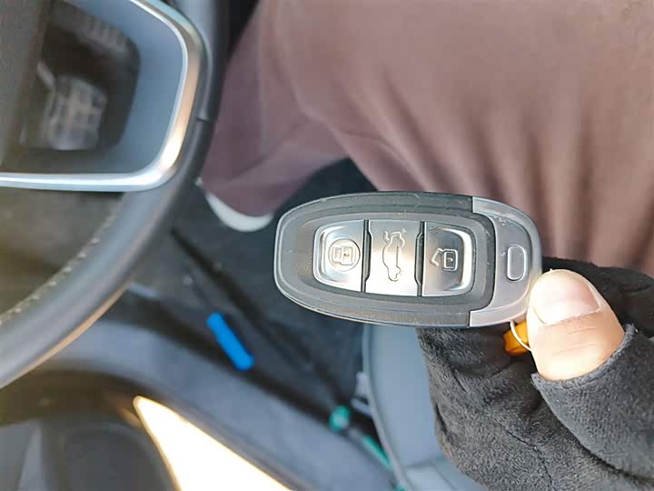 Фото 9 - Hongqi E-QM5