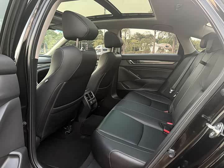 Фото 5 - Honda Accord