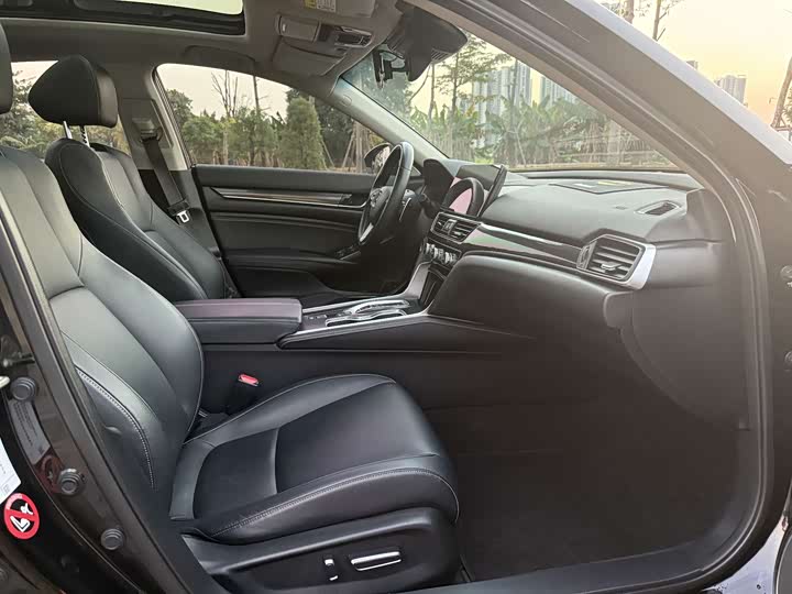 Фото 9 - Honda Accord