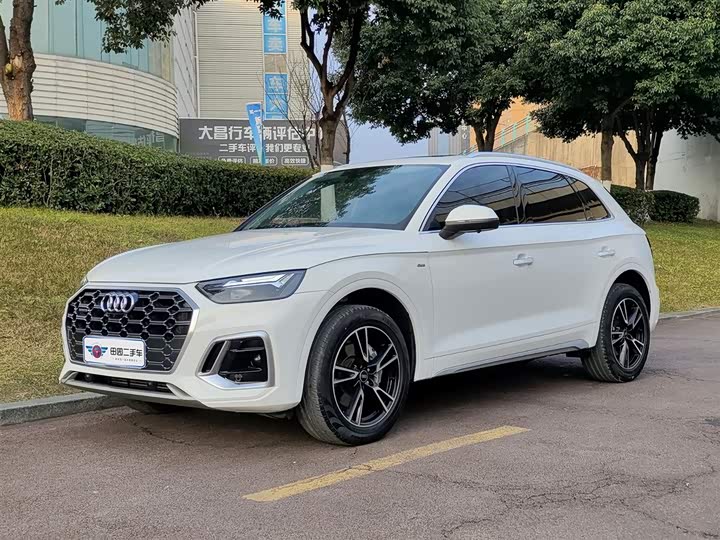 Фото 1 - Audi Q5L