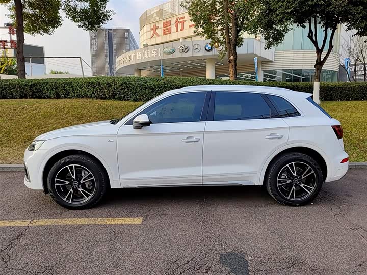 Фото 3 - Audi Q5L