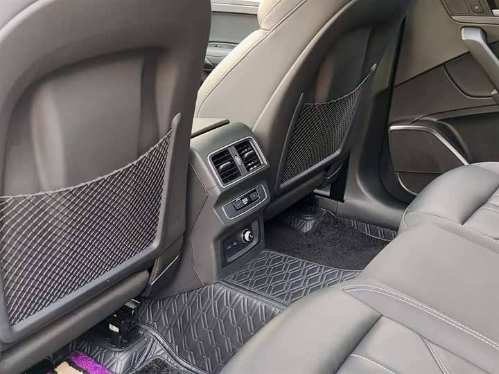 Фото 9 - Audi Q5L