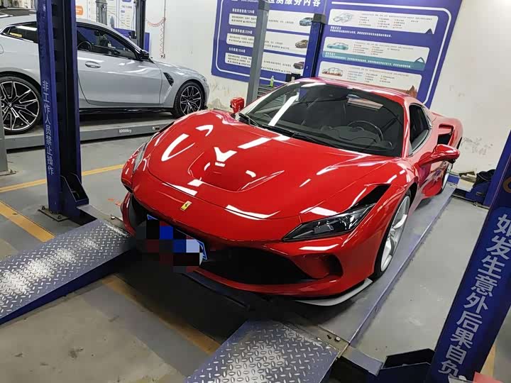 Фото 1 - Ferrari F8