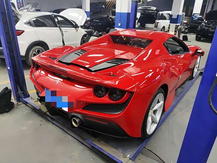 Фото 2 - Ferrari F8