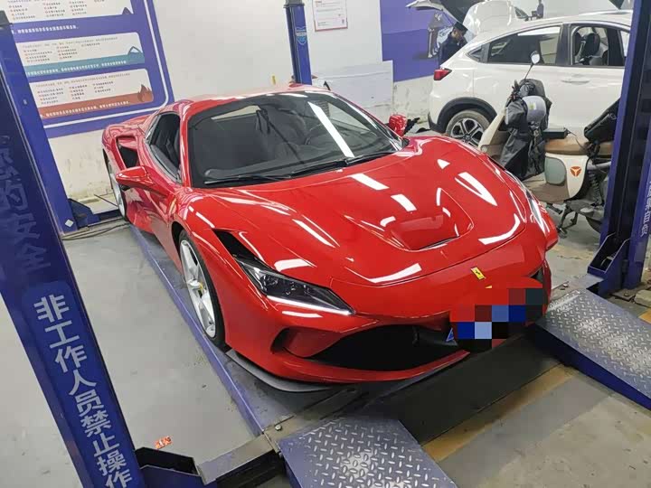 Фото 3 - Ferrari F8