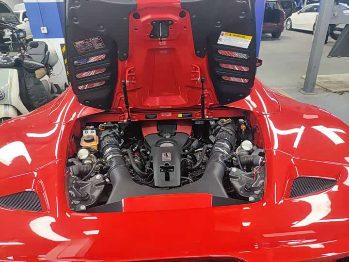 Фото 5 - Ferrari F8