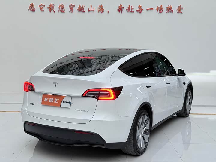 Фото 8 - Tesla Model Y