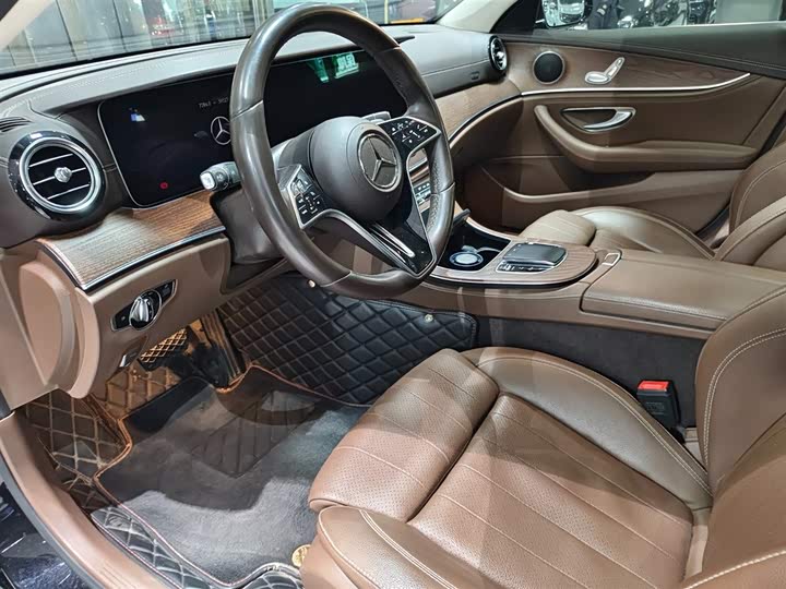 Фото 6 - Mercedes-Benz E-Class