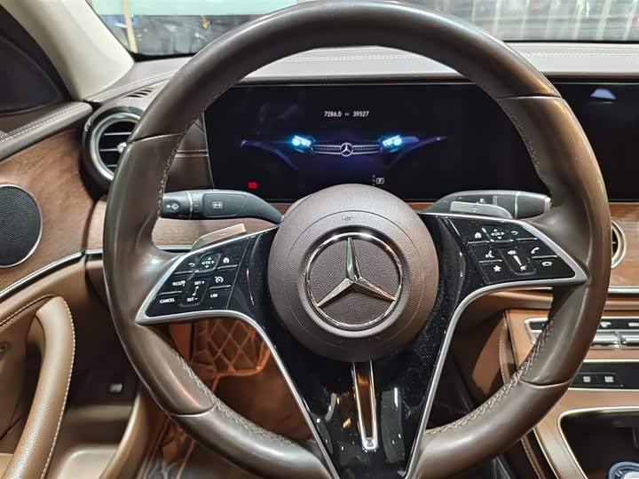 Фото 7 - Mercedes-Benz E-Class