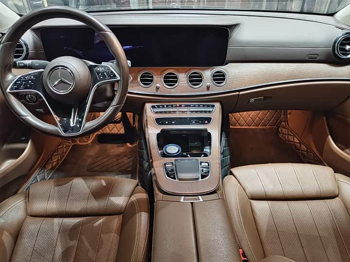 Фото 8 - Mercedes-Benz E-Class