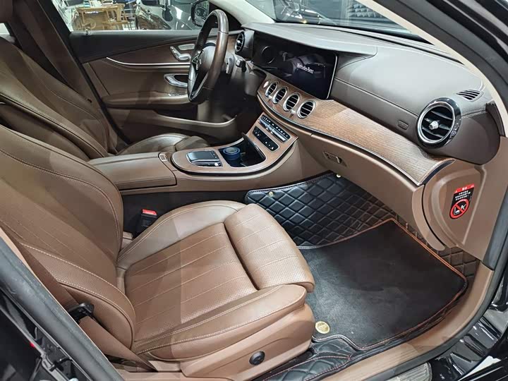 Фото 9 - Mercedes-Benz E-Class