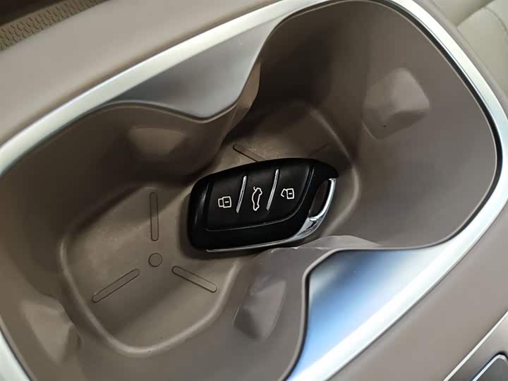 Фото 9 - MG Motor ES5