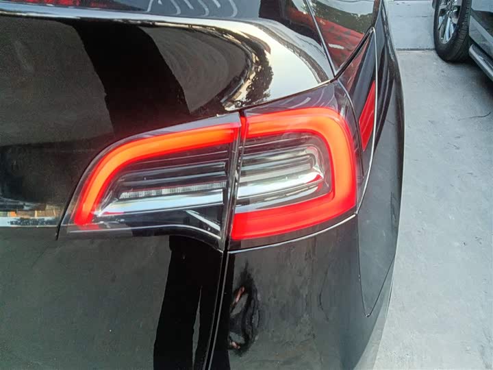 Фото 8 - Tesla Model Y