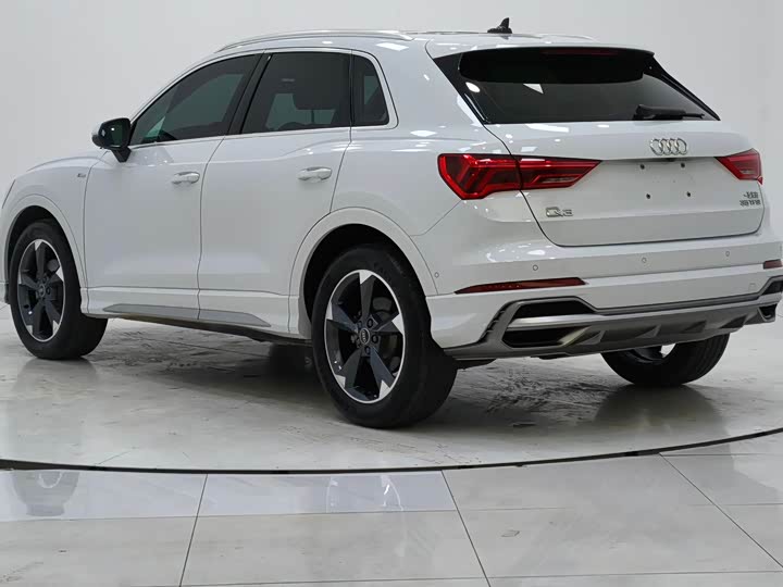 Фото 4 - Audi Q3