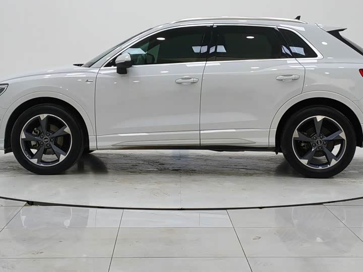 Фото 6 - Audi Q3