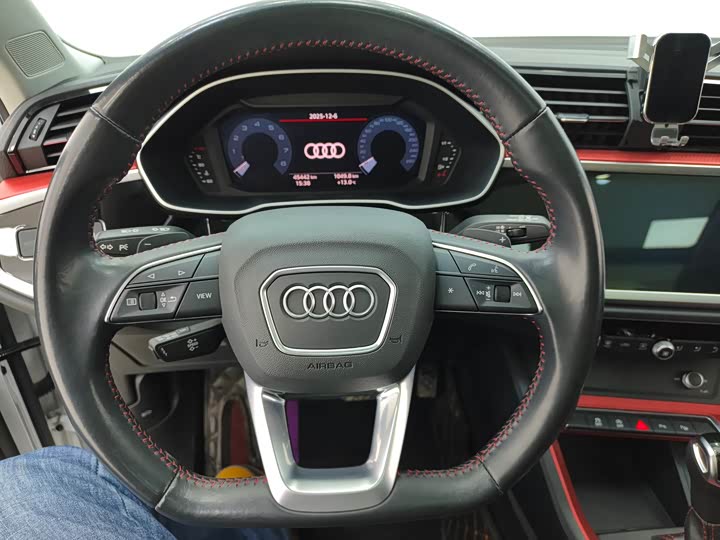 Фото 8 - Audi Q3
