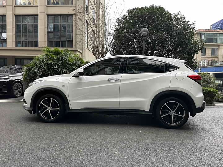 Фото 4 - Honda Vezel